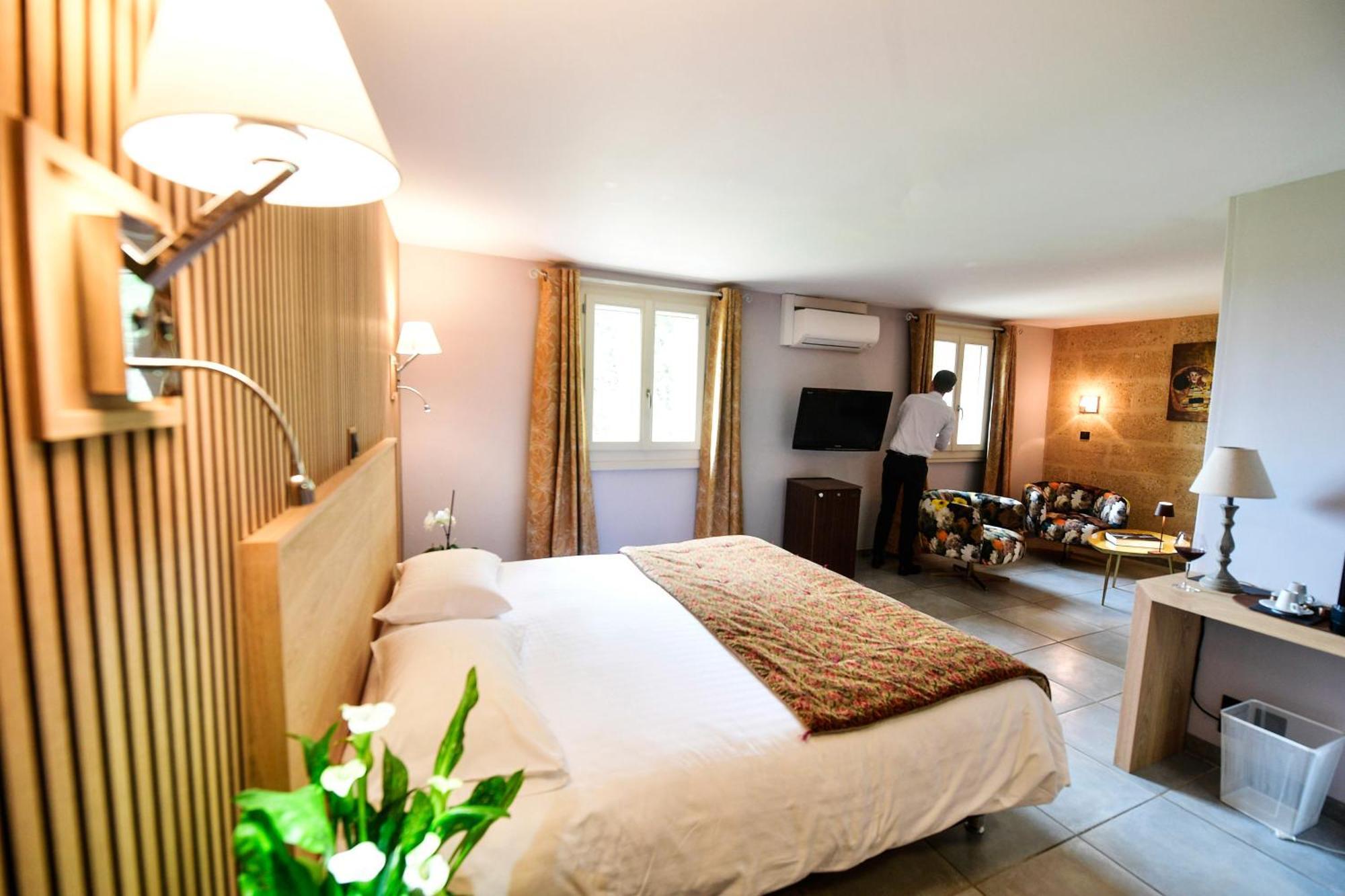 Des Aigras - & Restaurant De Charme En Provence Hotel 3*