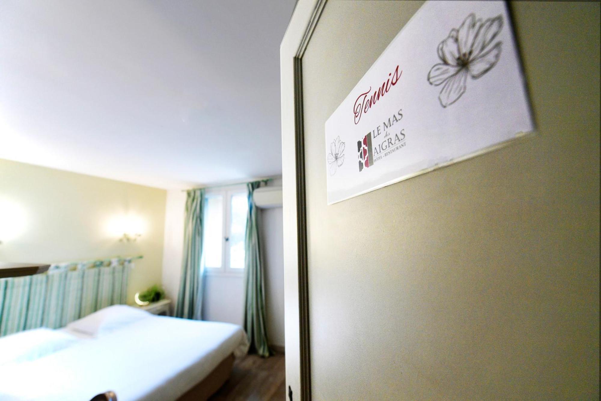 Hotel Des Aigras - & Restaurant De Charme En Provence 3*