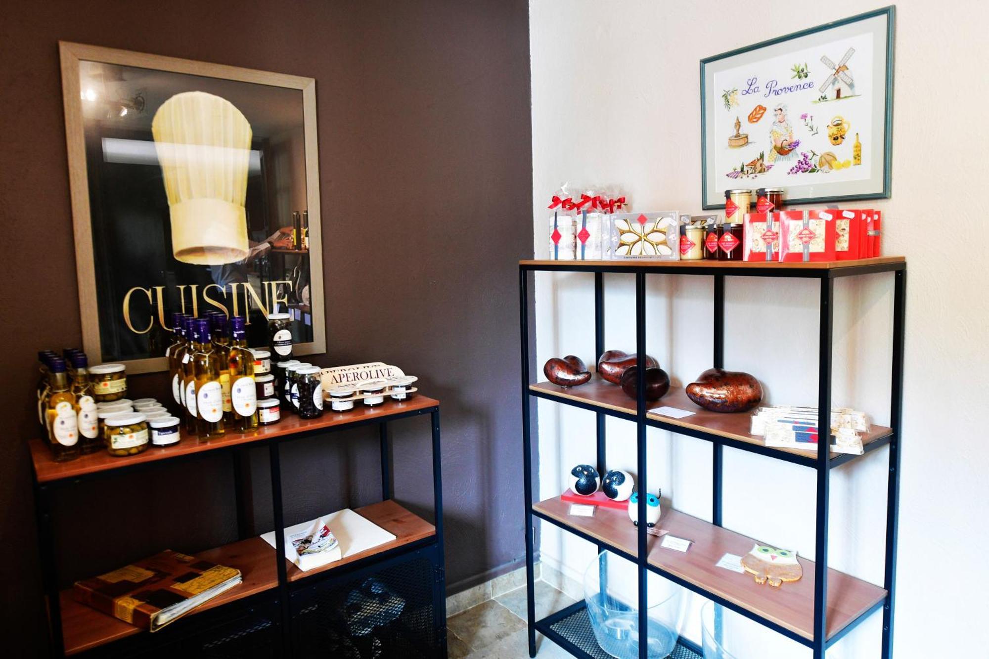 Hotel Des Aigras - & Restaurant De Charme En Provence 3*